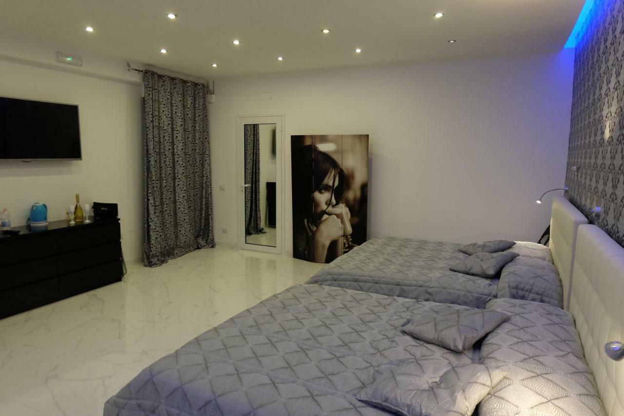 White Room Idromassaggio Su Richiesta Neapol Zewnętrze zdjęcie