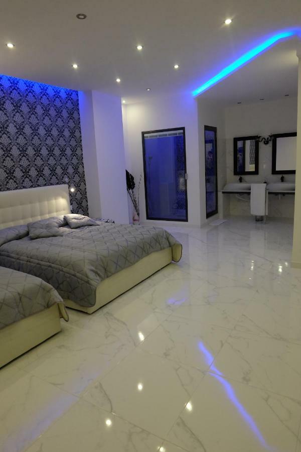 White Room Idromassaggio Su Richiesta Neapol Zewnętrze zdjęcie