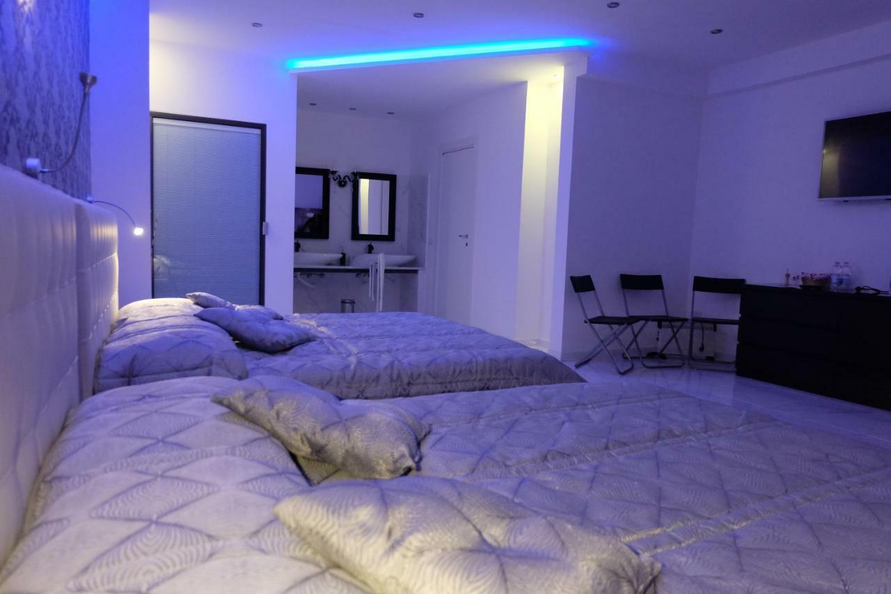 White Room Idromassaggio Su Richiesta Neapol Zewnętrze zdjęcie