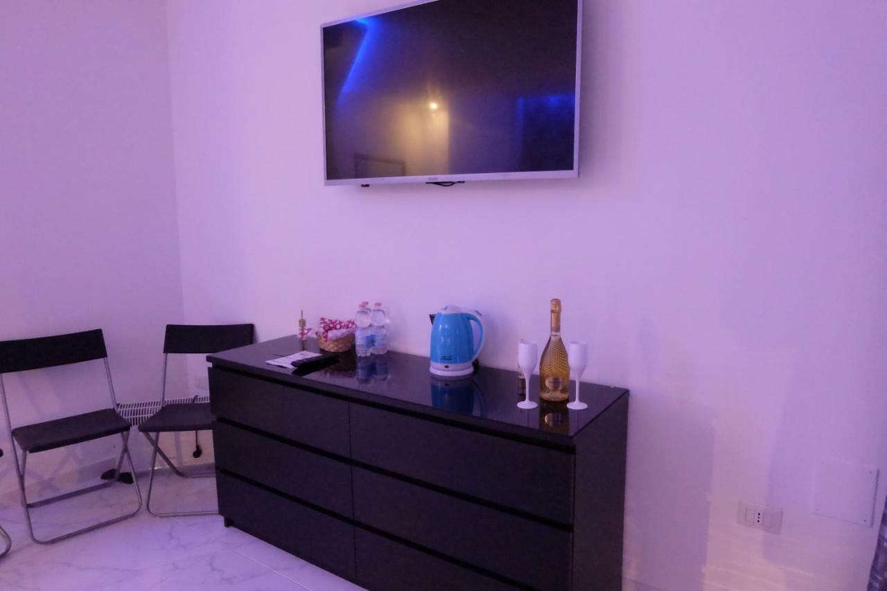 White Room Idromassaggio Su Richiesta Neapol Zewnętrze zdjęcie