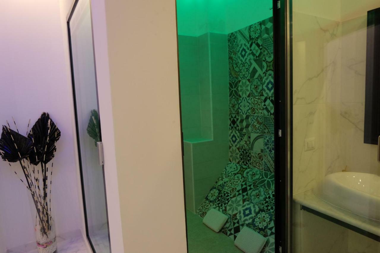White Room Idromassaggio Su Richiesta Neapol Zewnętrze zdjęcie